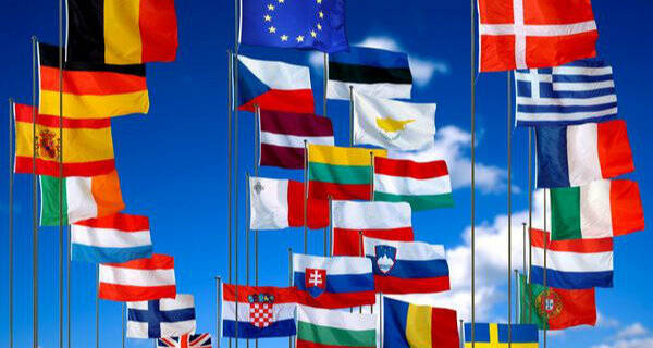 Symbolbild mit europäischen Flaggen