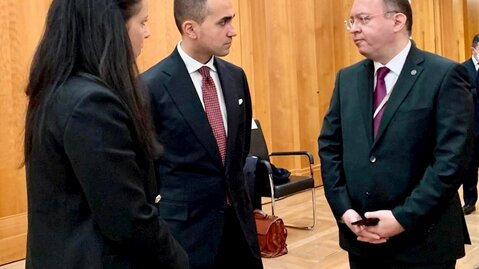 Aussenministerin Dominique Hasler mit den beiden Aussenministern aus Italien und Rumänien: Luigi di Maio und Bogdan Aurescu