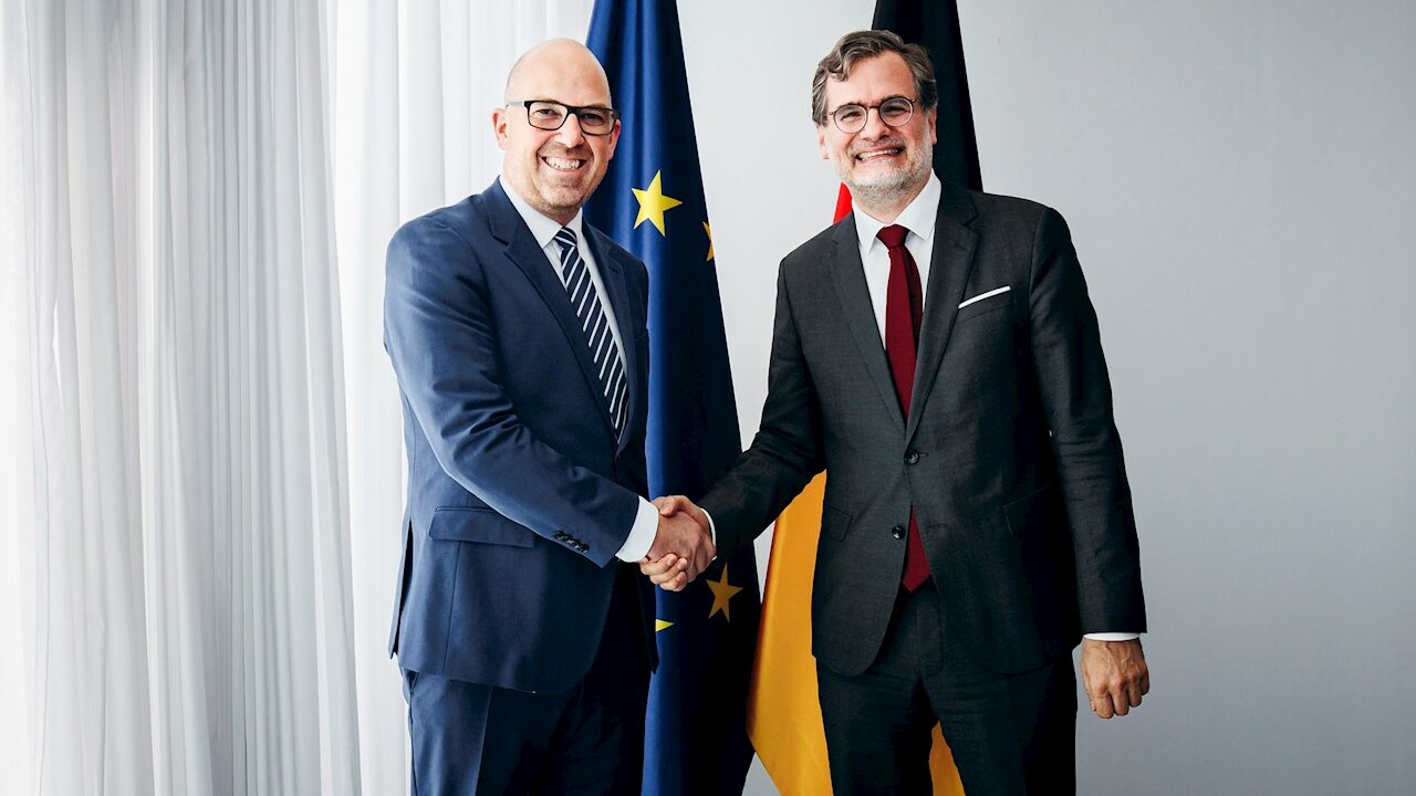 Regierungschef Daniel Risch und Kanzleramtsminister Wolfang Schmidt (© Thomas Trutschel) 