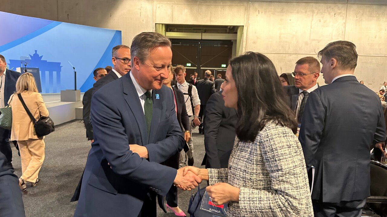 Aussenministerin Dominique Hasler im Gespräch mit dem Aussenminister des Vereinigten Königreichs, David Cameron